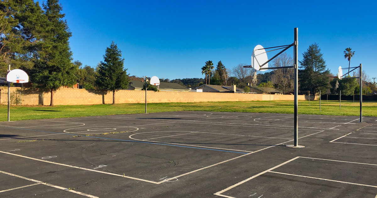 Rent Outdoor Basketball Courts in Oak View