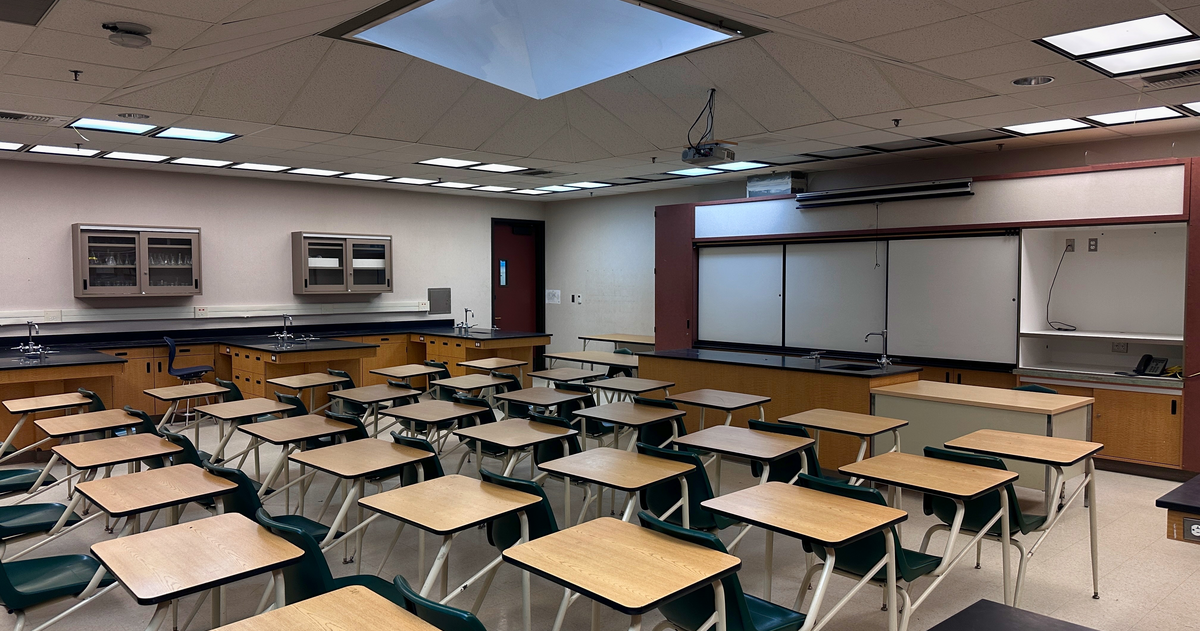 Rent Science Room in Las Flores