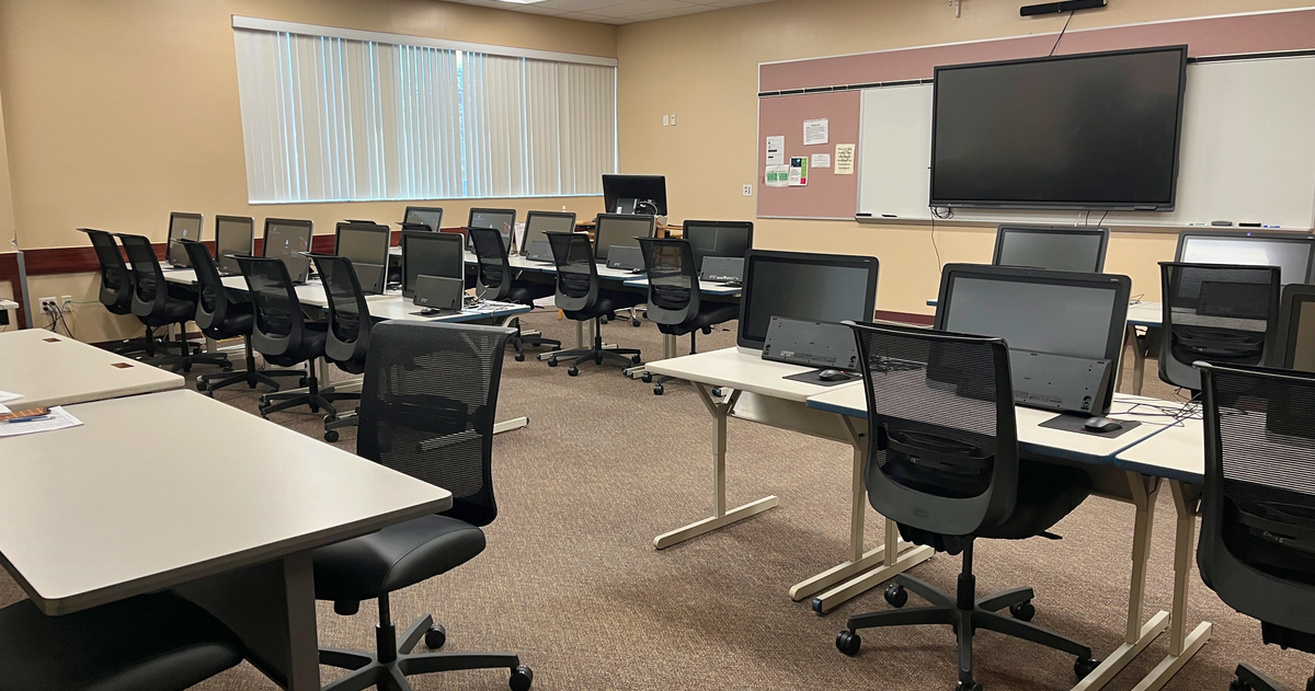 Rent Room 123 - Computer Lab in Tampa