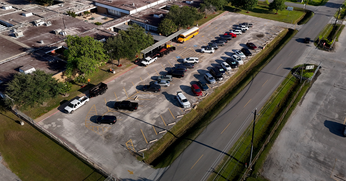 Rent Parking Lot - Front in Houston