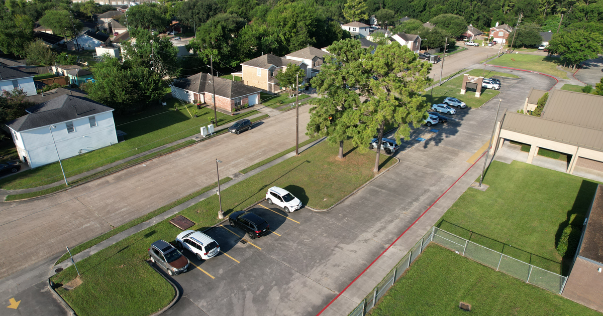 Rent Parking Lot - Front in Houston